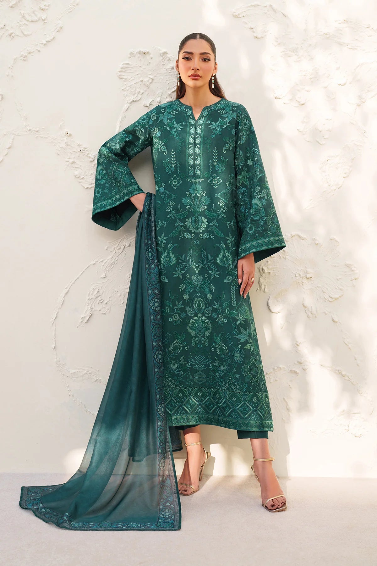 Baroque - EMBROIDERED RAW SILK UF-4383