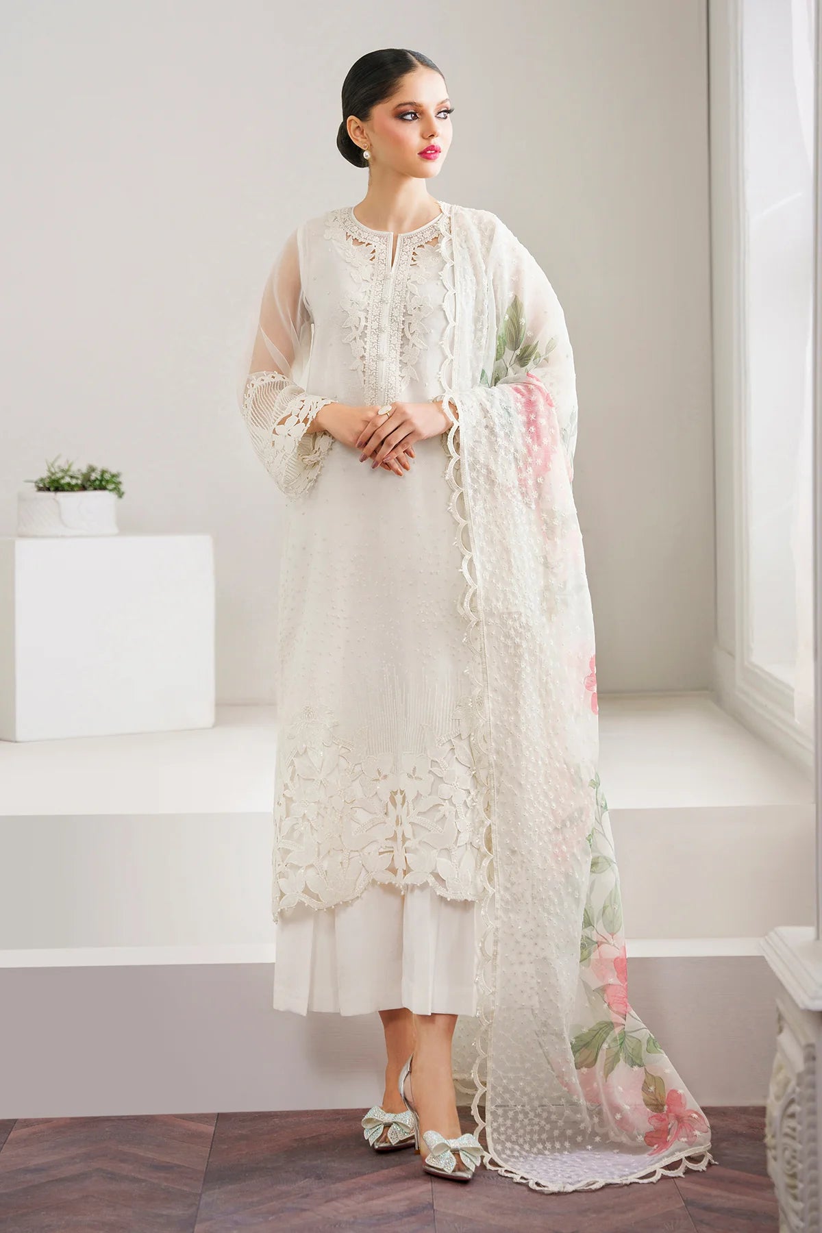 Baroque - EMBROIDERED ORGANZA UF-526