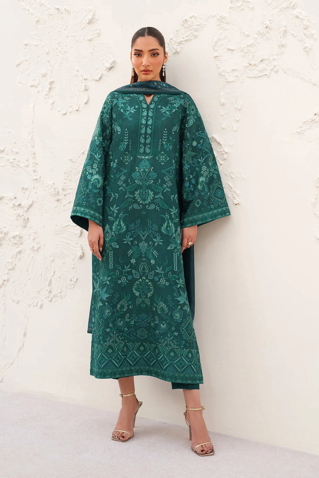 Baroque - EMBROIDERED RAW SILK UF-4383