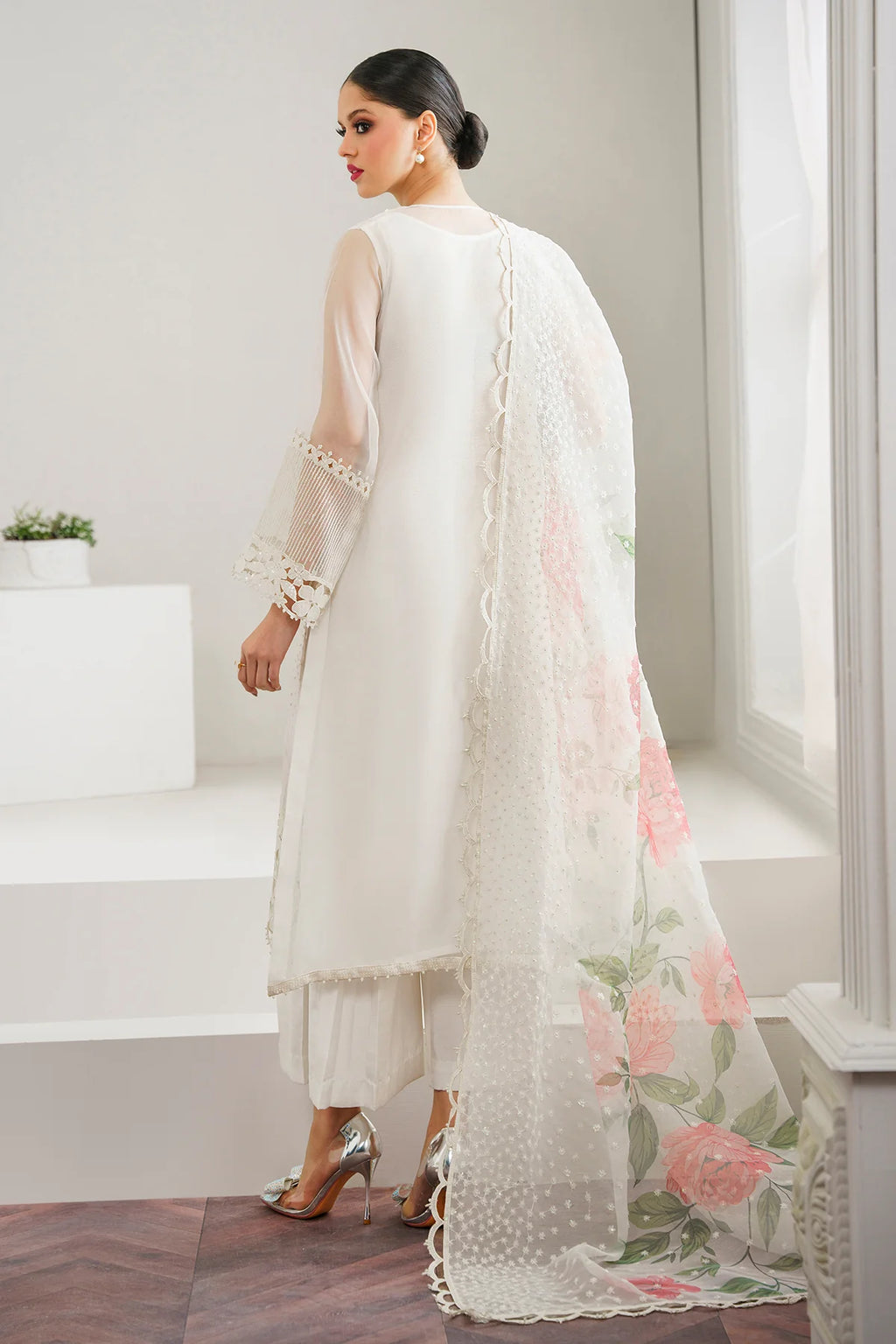 Baroque UF-526 Embroidered Organza luxury formal dress collection at Mirha Collections UK. Premium unstitched or custom-stitched Pakistani designer suit featuring intricate embroidery and an organza dupatta