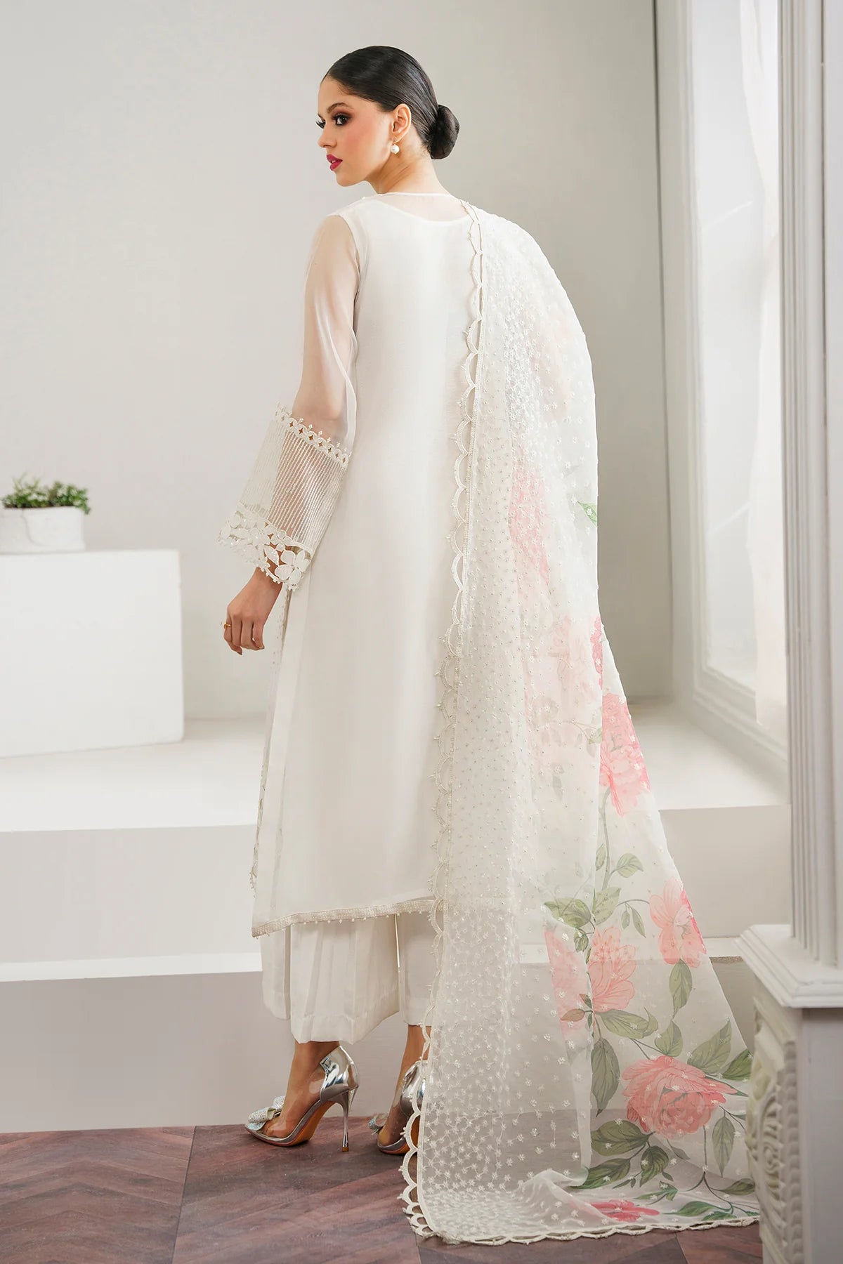 Baroque - EMBROIDERED ORGANZA UF-526