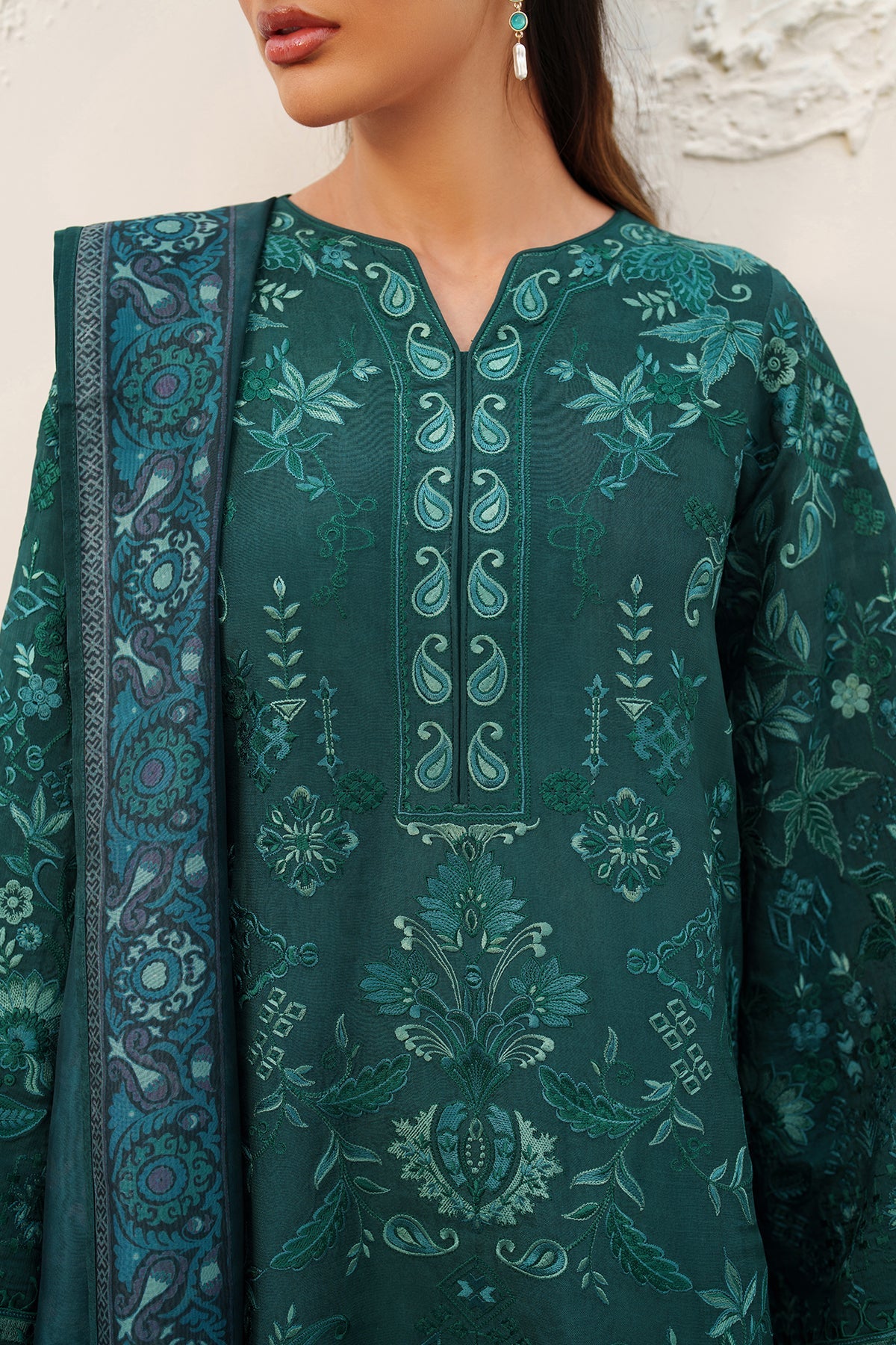 Baroque - EMBROIDERED RAW SILK UF-4383
