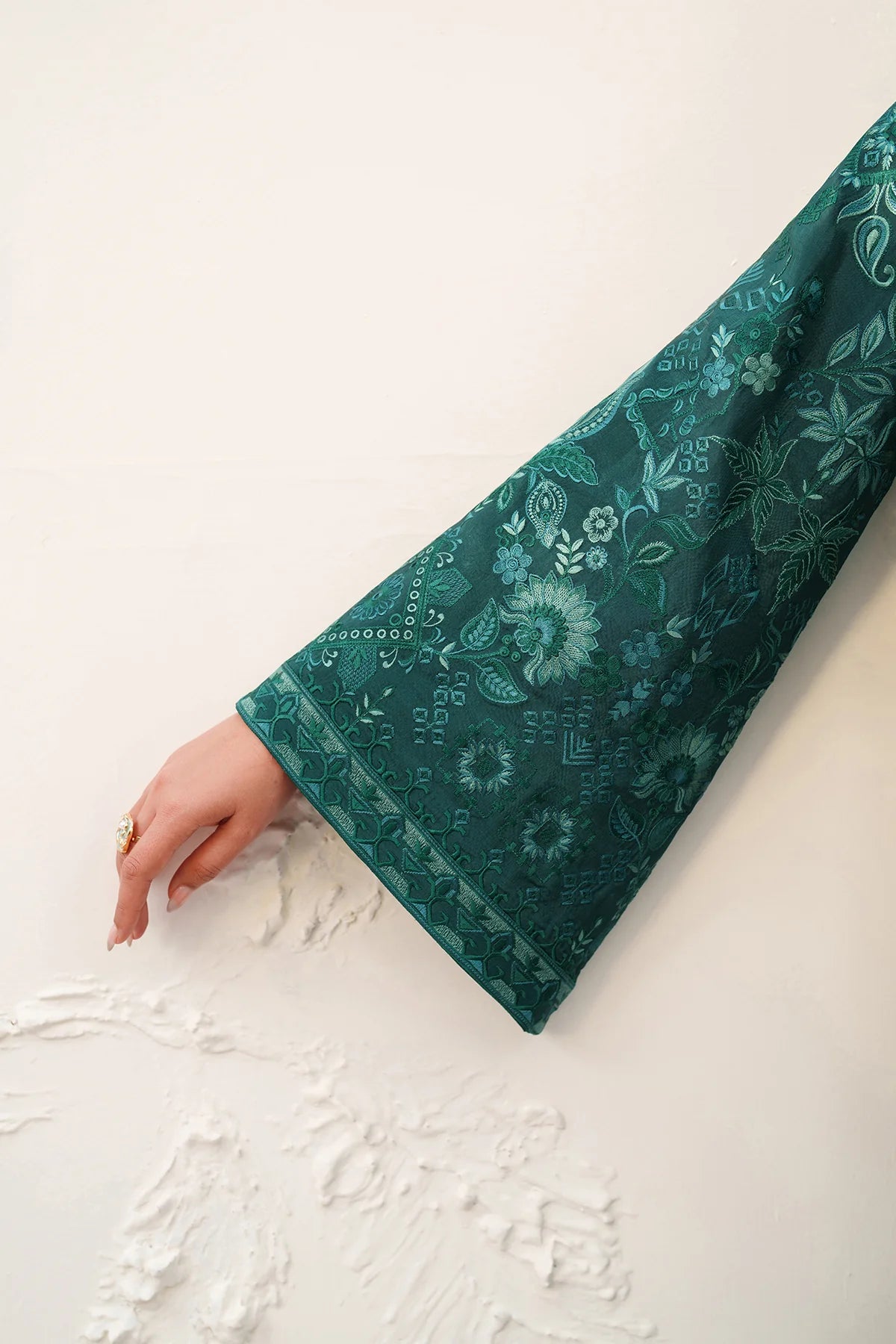 Baroque - EMBROIDERED RAW SILK UF-4383