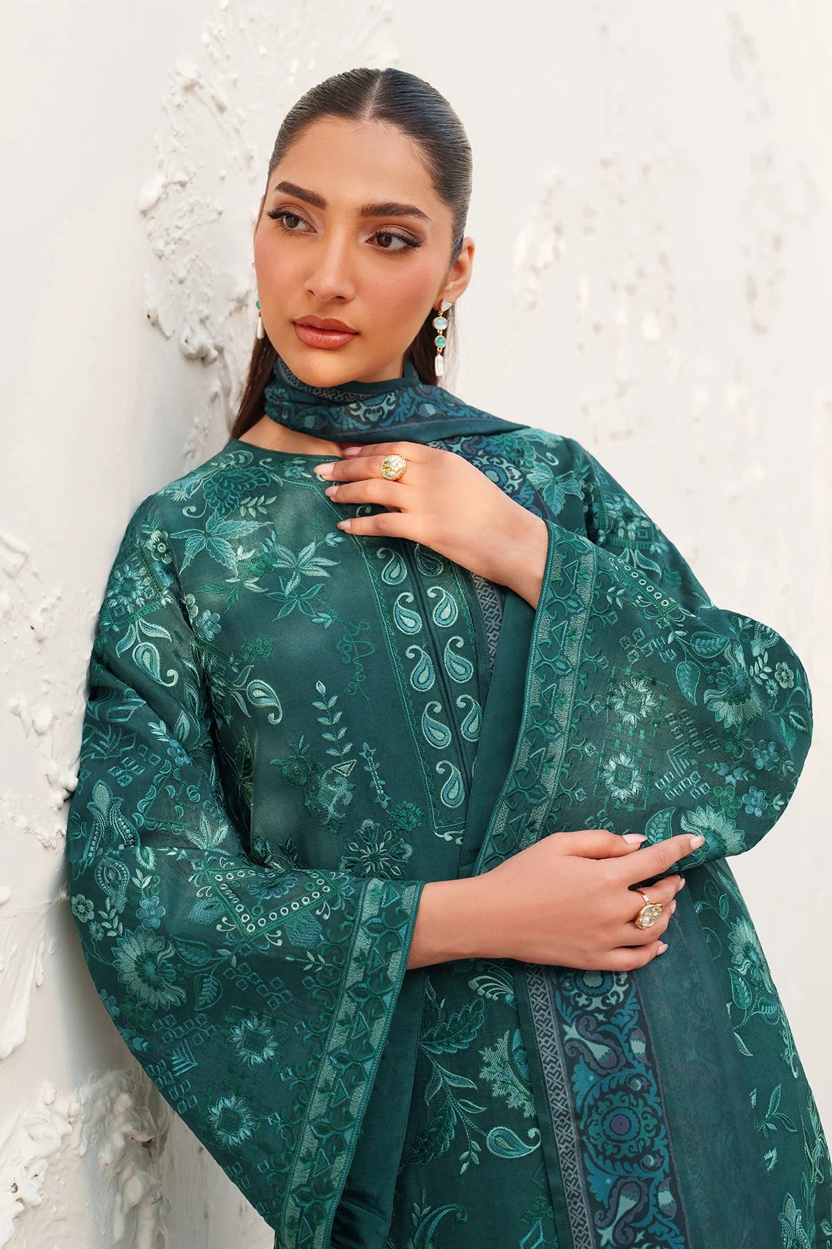 Baroque - EMBROIDERED RAW SILK UF-4383