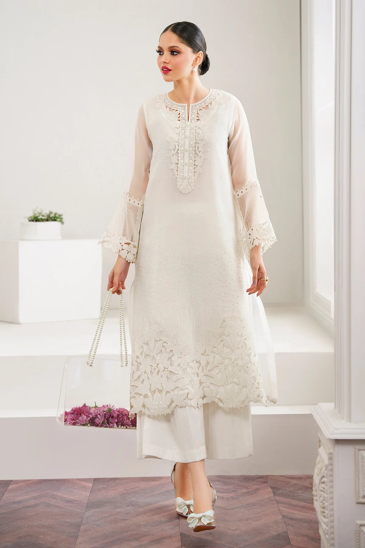 Baroque UF-526 Embroidered Organza luxury formal dress collection at Mirha Collections UK. Premium unstitched or custom-stitched Pakistani designer suit featuring intricate embroidery and an organza dupatta