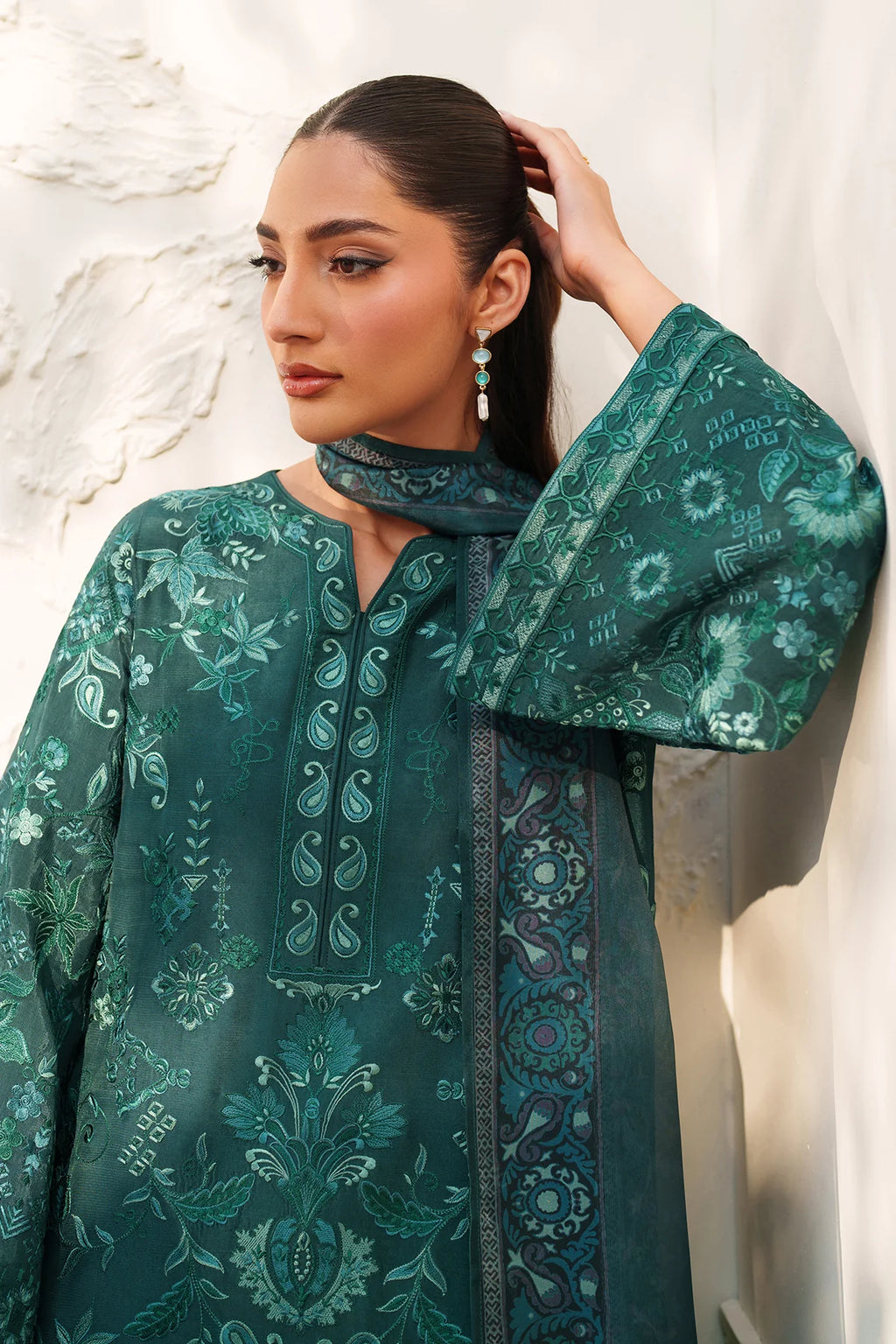Baroque - EMBROIDERED RAW SILK UF-4383