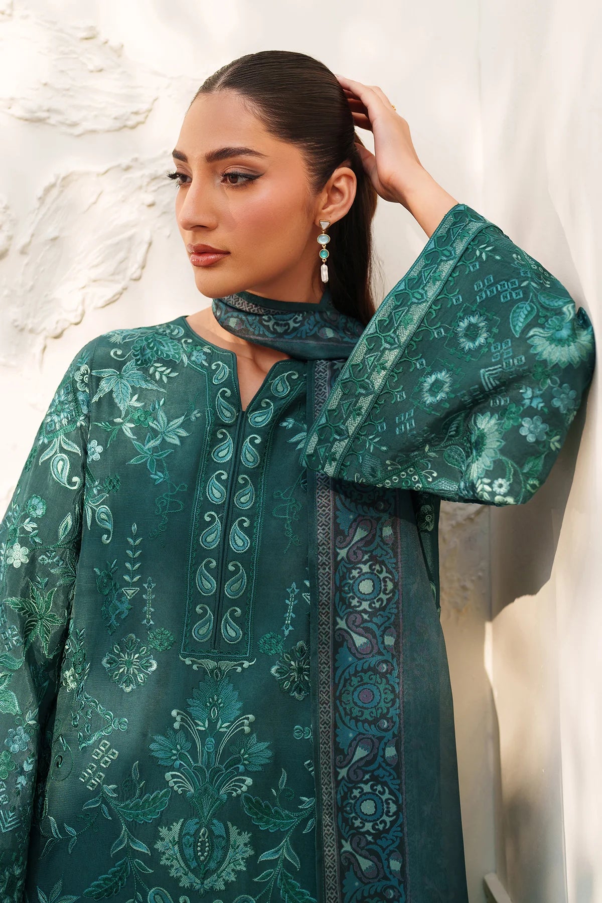 Baroque - EMBROIDERED RAW SILK UF-4383