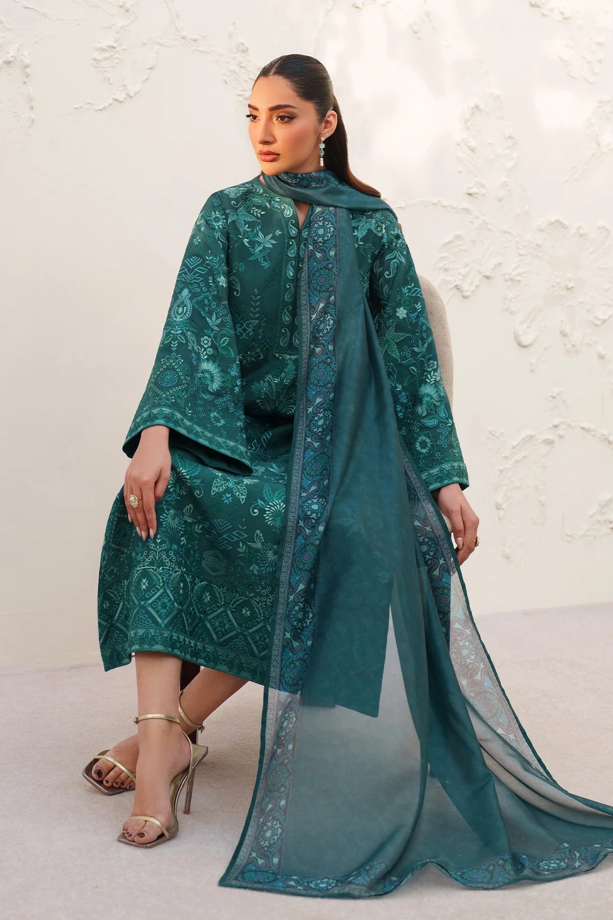 Baroque - EMBROIDERED RAW SILK UF-4383