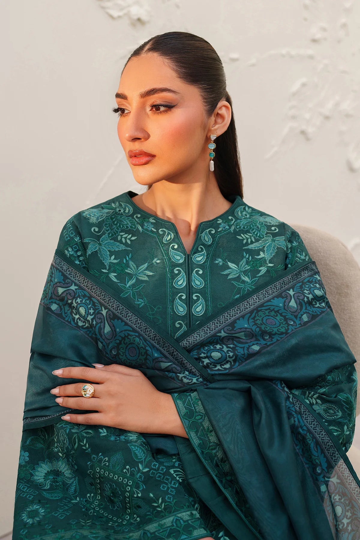 Baroque - EMBROIDERED RAW SILK UF-4383