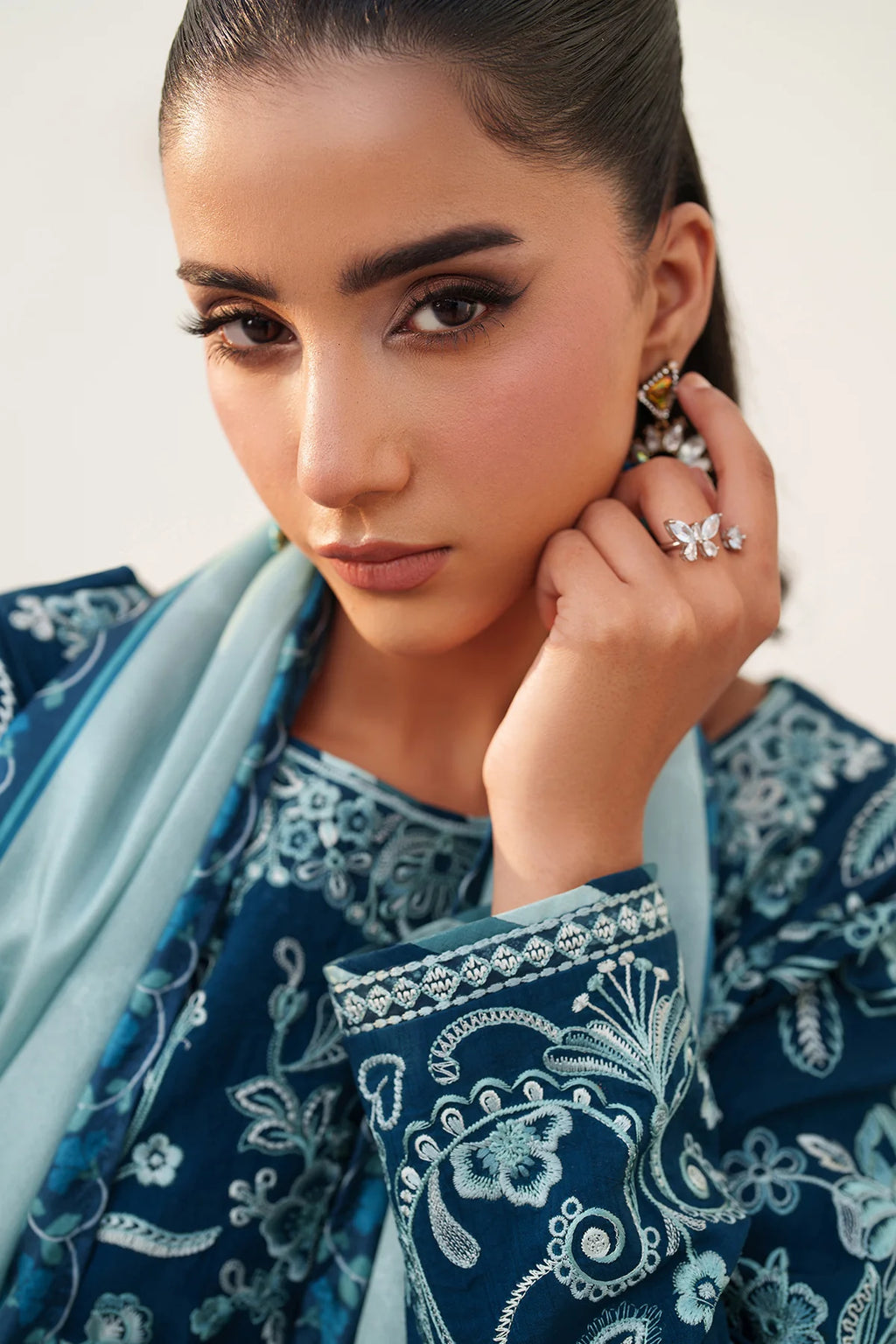 Baroque - EMBROIDERED RAW SILK UF-4384
