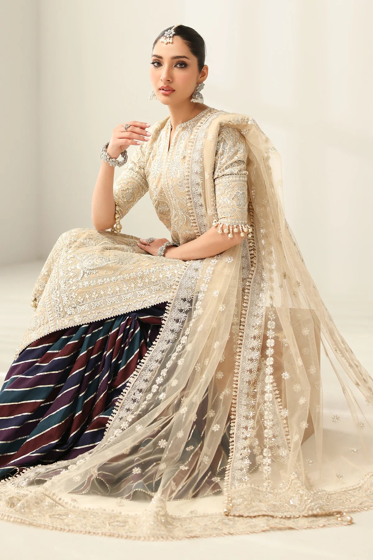 Baroque - EMBROIDERED NET UF-4183