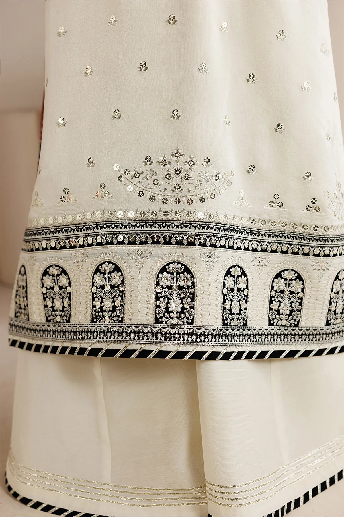 Jazmin - EMBROIDERED RAW SILK UR-7080