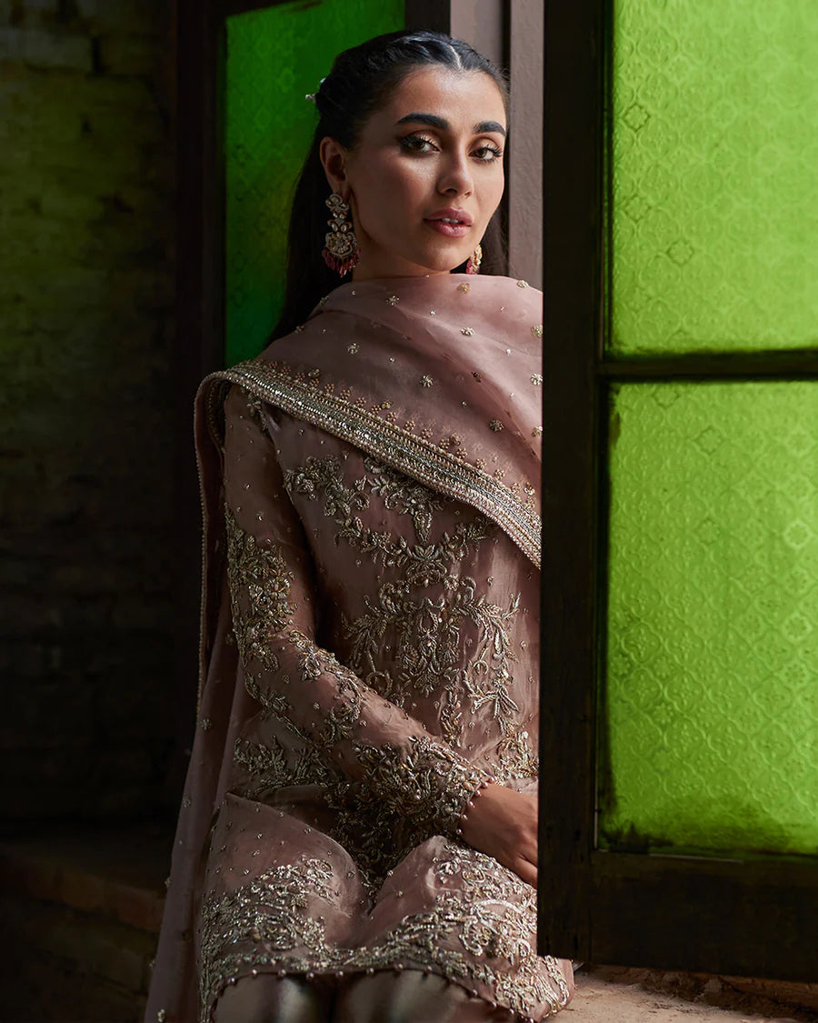 Faiza Saqlain - Samo