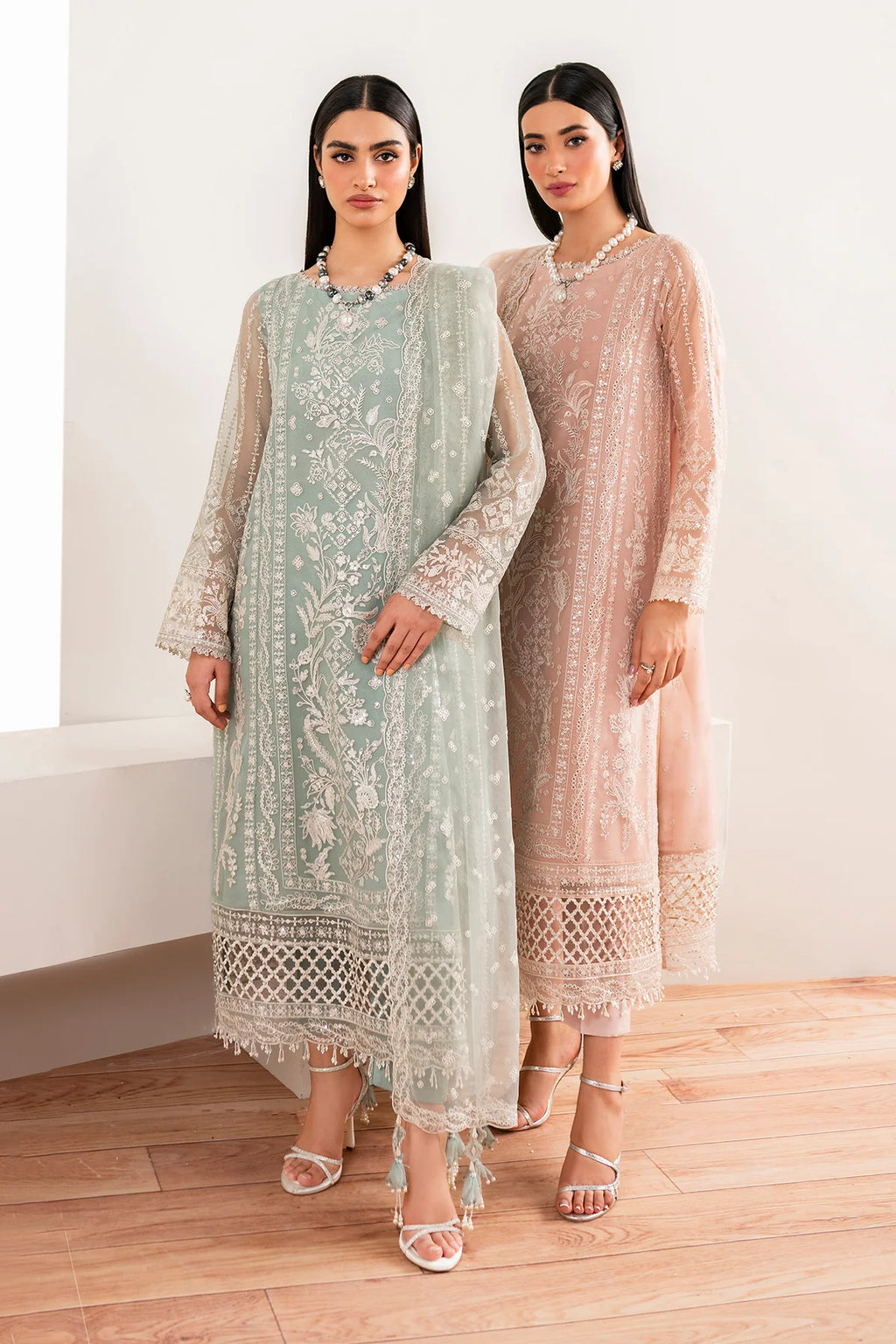 Baroque UF-681 Embroidered Chiffon luxury formal dress collection at Mirha Collections UK. Premium unstitched or custom-stitched Pakistani designer suit with intricate embroidery and a chiffon dupatta.