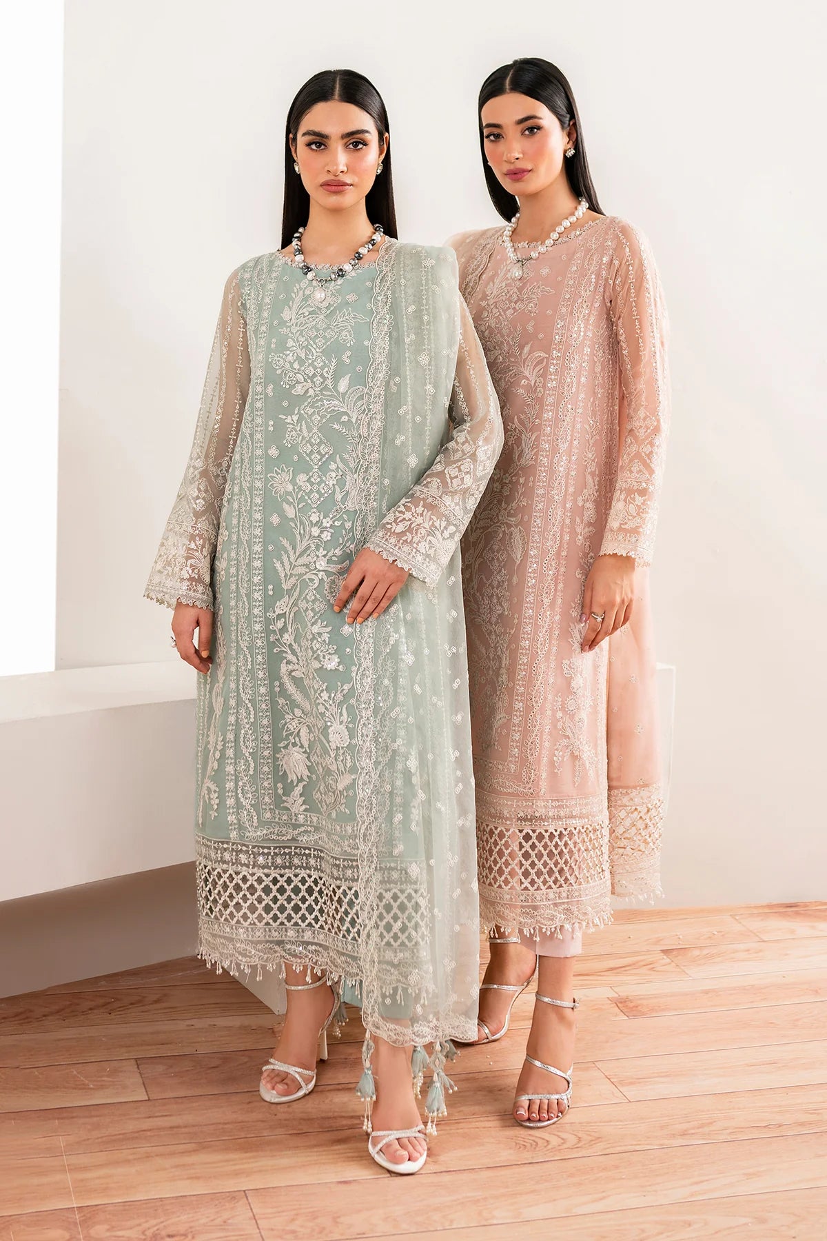 Baroque UF-681 Embroidered Chiffon luxury formal dress collection at Mirha Collections UK. Premium unstitched or custom-stitched Pakistani designer suit with intricate embroidery and a chiffon dupatta.