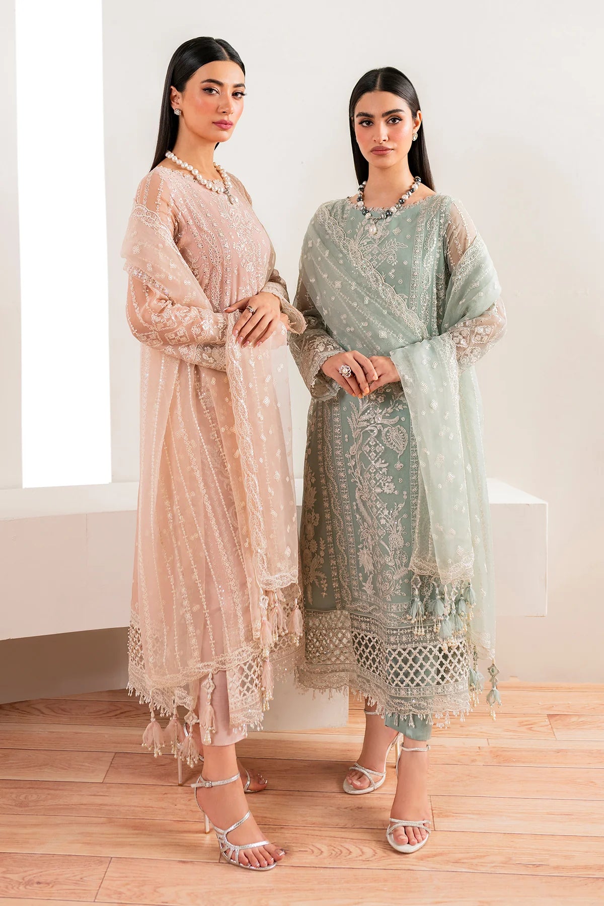 Baroque UF-681 Embroidered Chiffon luxury formal dress collection at Mirha Collections UK. Premium unstitched or custom-stitched Pakistani designer suit with intricate embroidery and a chiffon dupatta.