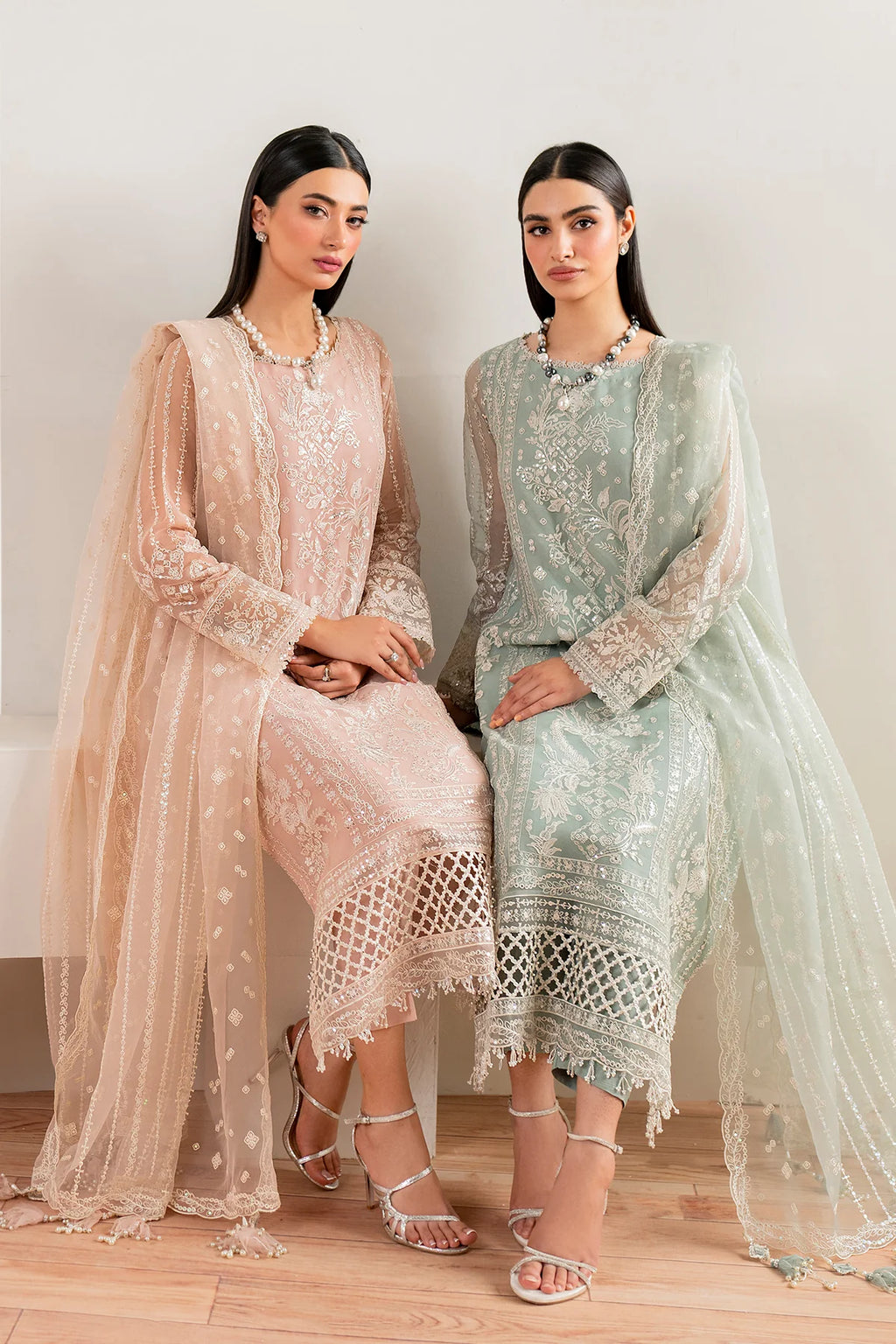 Baroque UF-681 Embroidered Chiffon luxury formal dress collection at Mirha Collections UK. Premium unstitched or custom-stitched Pakistani designer suit with intricate embroidery and a chiffon dupatta.