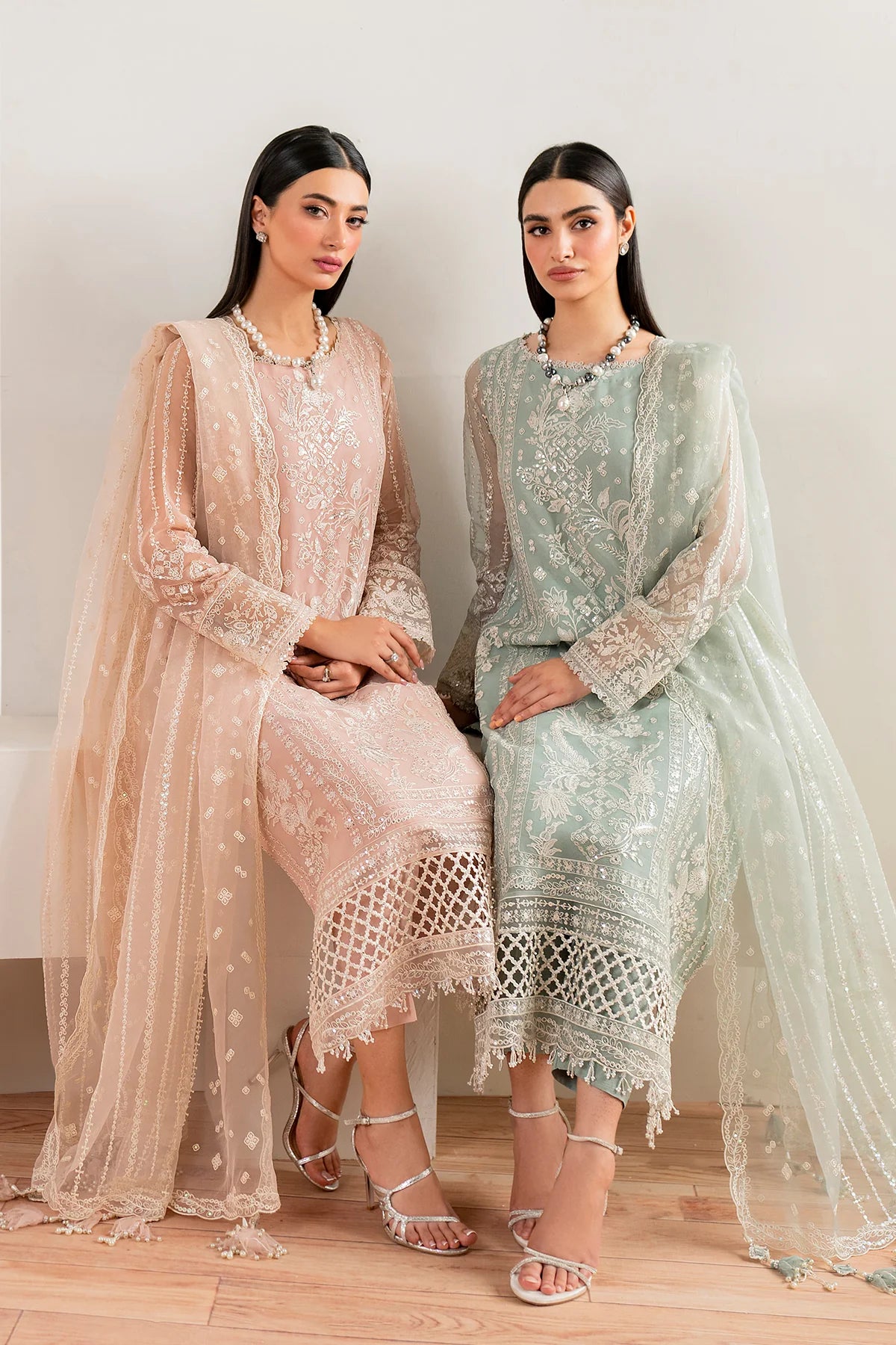 Baroque UF-681 Embroidered Chiffon luxury formal dress collection at Mirha Collections UK. Premium unstitched or custom-stitched Pakistani designer suit with intricate embroidery and a chiffon dupatta.