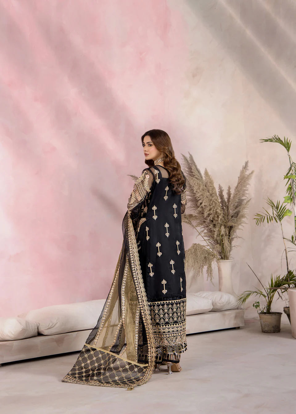 Areesha - NOIR LUXE - Mirha Collections