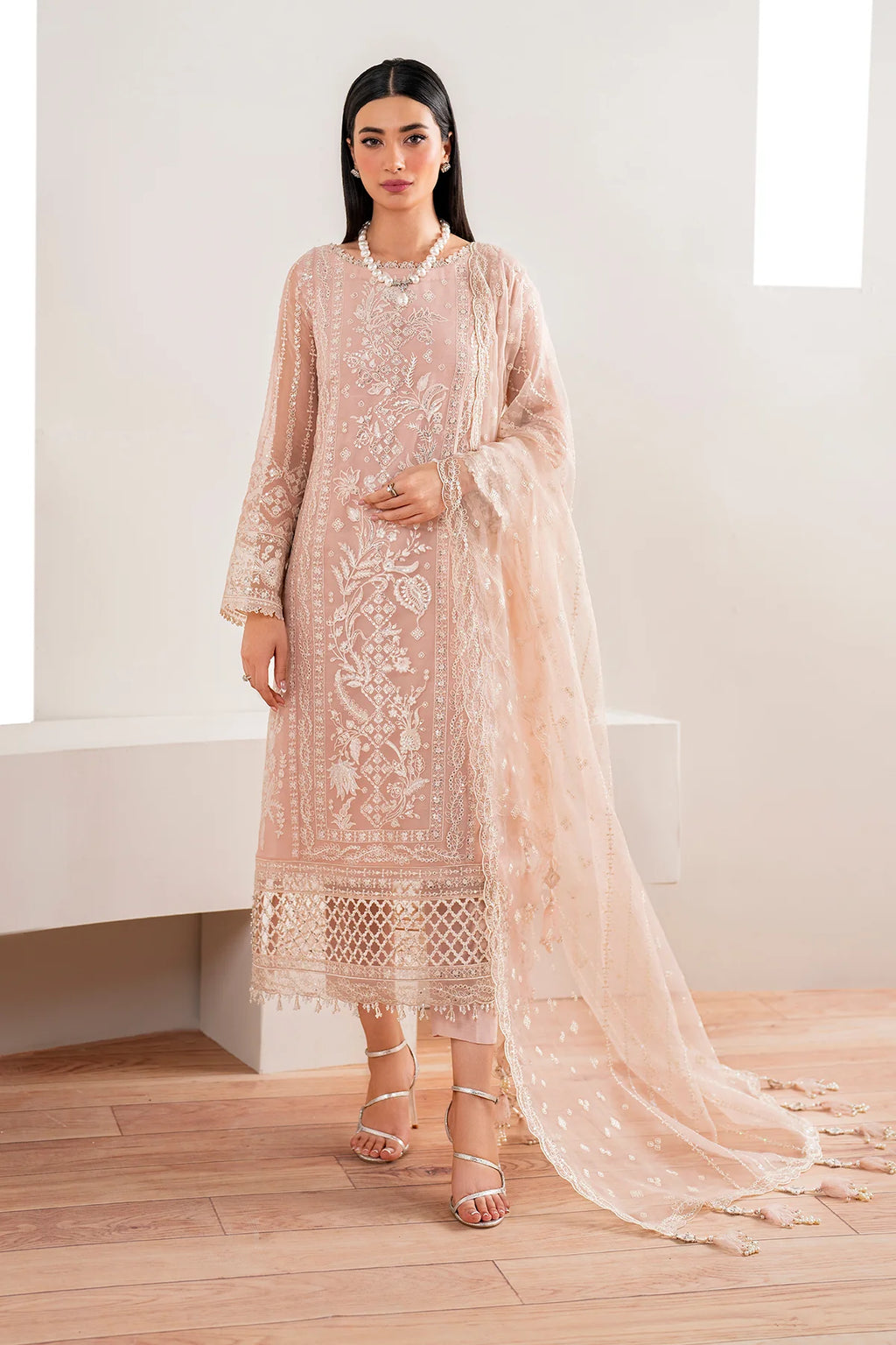 Baroque UF-681 Embroidered Chiffon luxury formal dress collection at Mirha Collections UK. Premium unstitched or custom-stitched Pakistani designer suit with intricate embroidery and a chiffon dupatta.