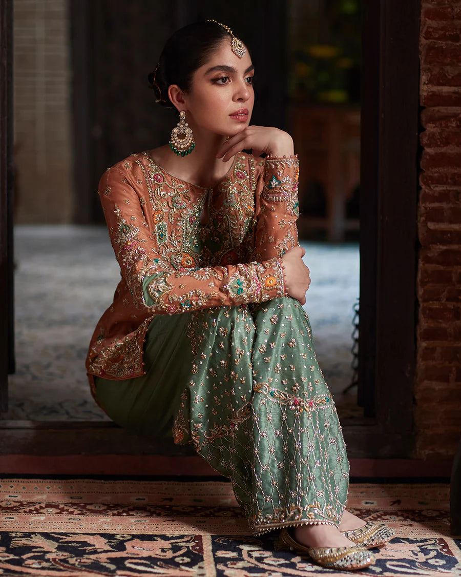 Faiza Saqlain - Pelin