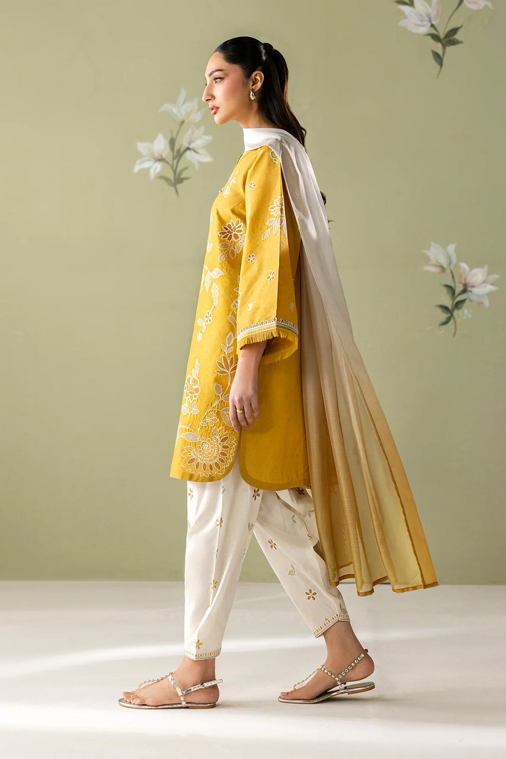 Baroque - EMBROIDERED LAWN UF-4419 - Mirha Collections