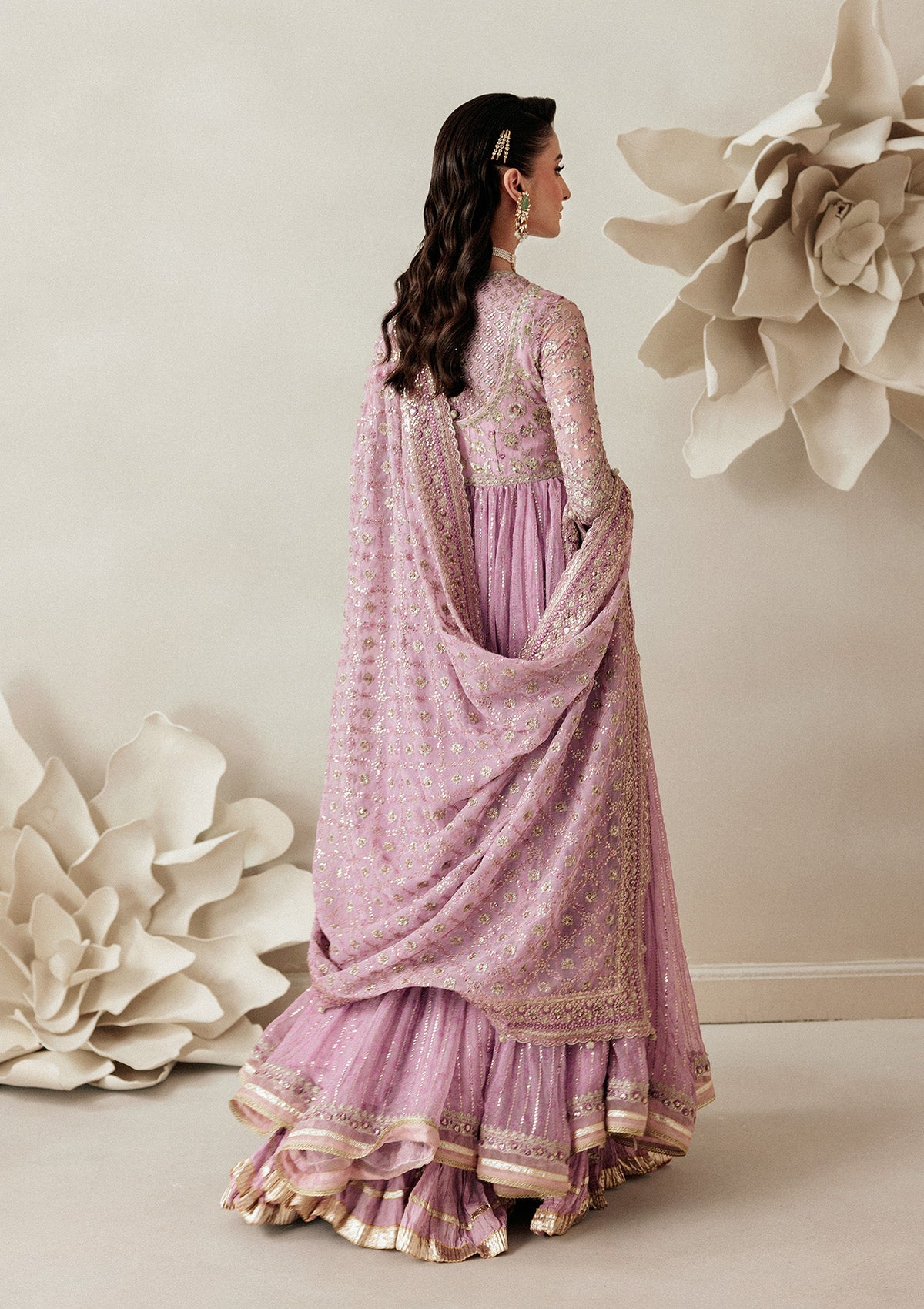 "Detailed shot of the contrast luxury dupatta from the Aik Shaam A2601 ensemble, showcasing fine embroidery sprays and neatly finished scalloped borders."