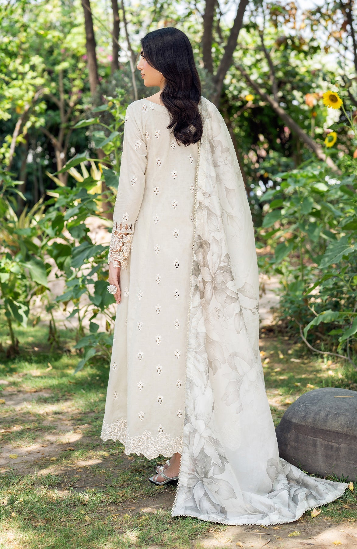 Zarif | Nura Textured Lawn 25 | ISARA