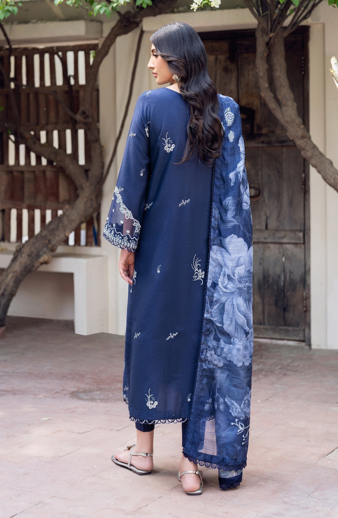 Zarif | Nura Textured Lawn 25 | SEERUM