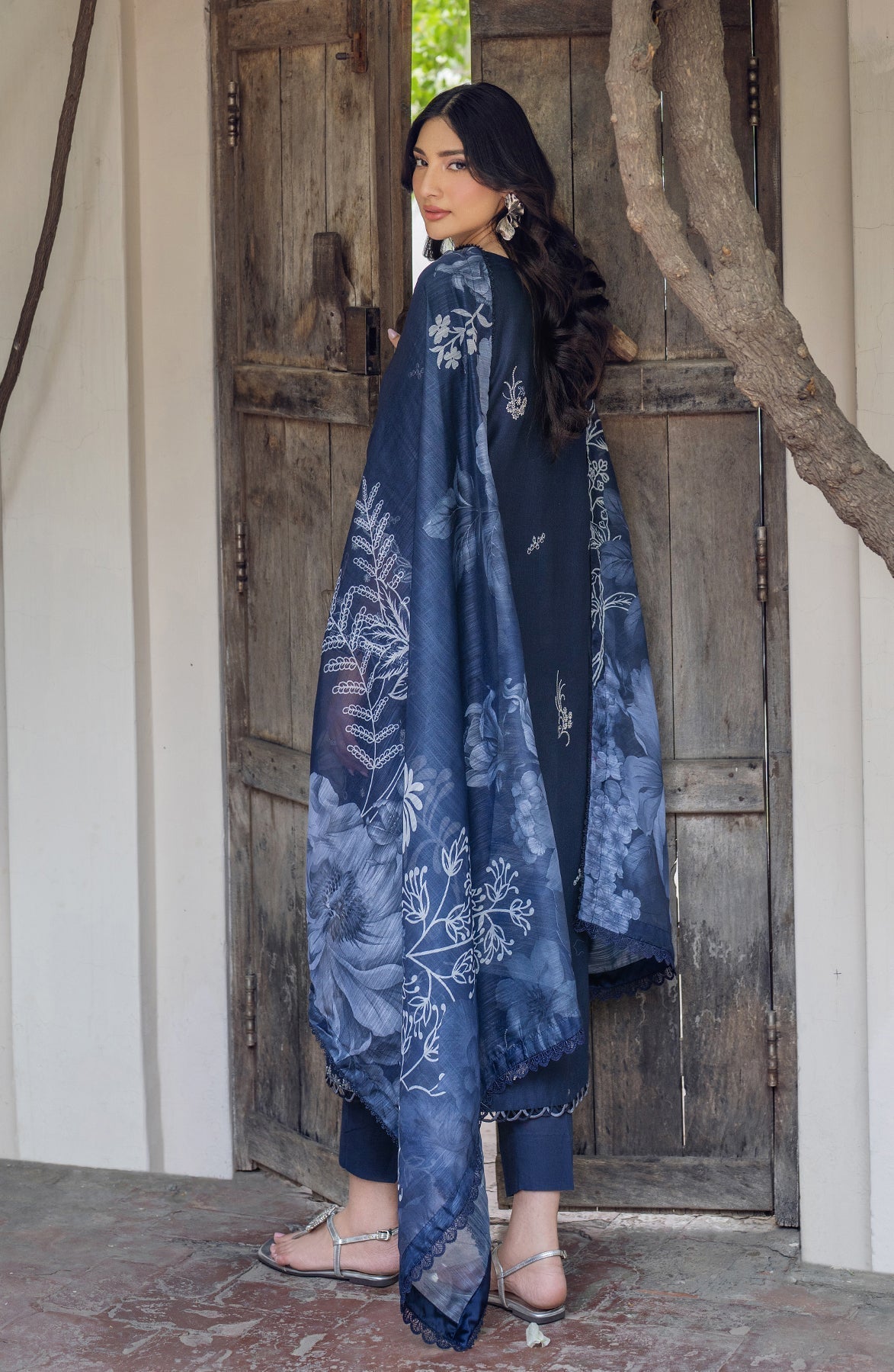 Zarif | Nura Textured Lawn 25 | SEERUM