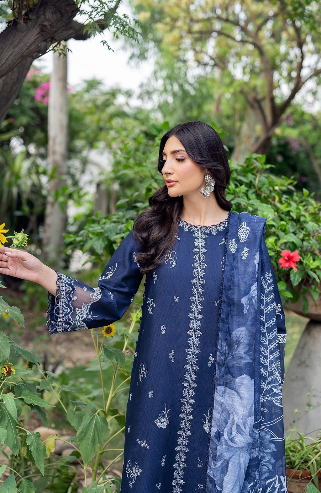 Zarif | Nura Textured Lawn 25 | SEERUM
