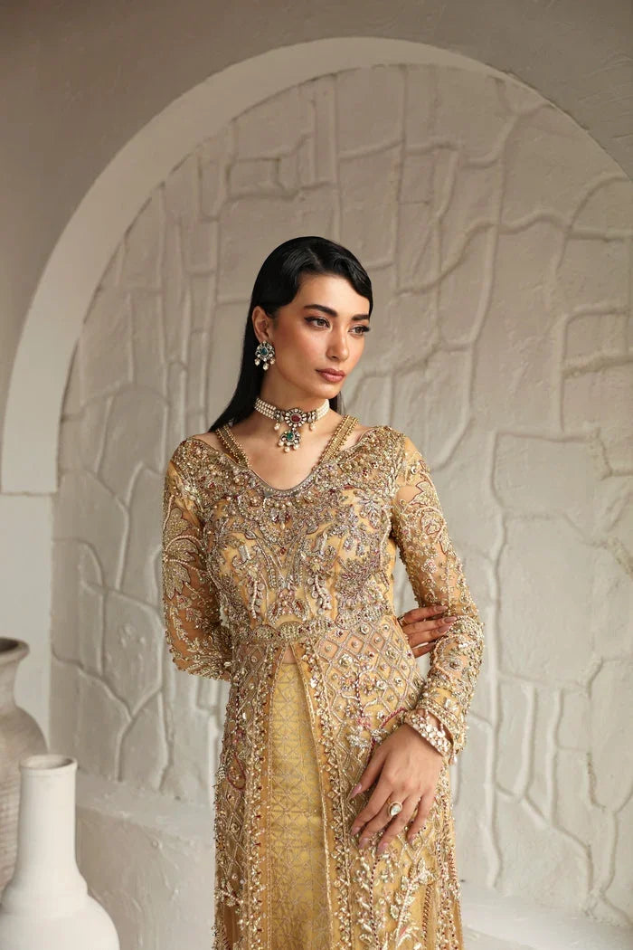 "Close-up of fine zardozi embellishments, sparkling threadwork, and delicate resham detailing on Mysie by Tahira Humaira shirt."