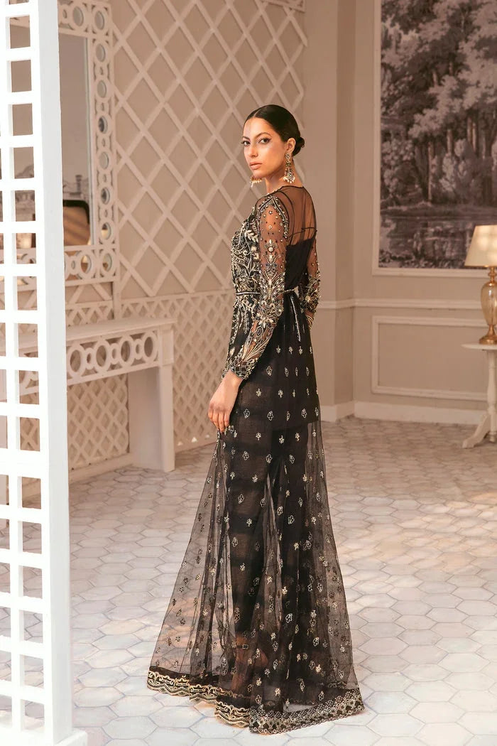 "Focus on matching heavy statement organza dupatta framed with four-sided embroidered borders paired with Mysie by Tahira Lata set."