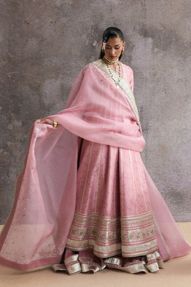 "Focus on matching printed silk/organza dupatta drape paired with Suffuse Zareen luxury pret set."