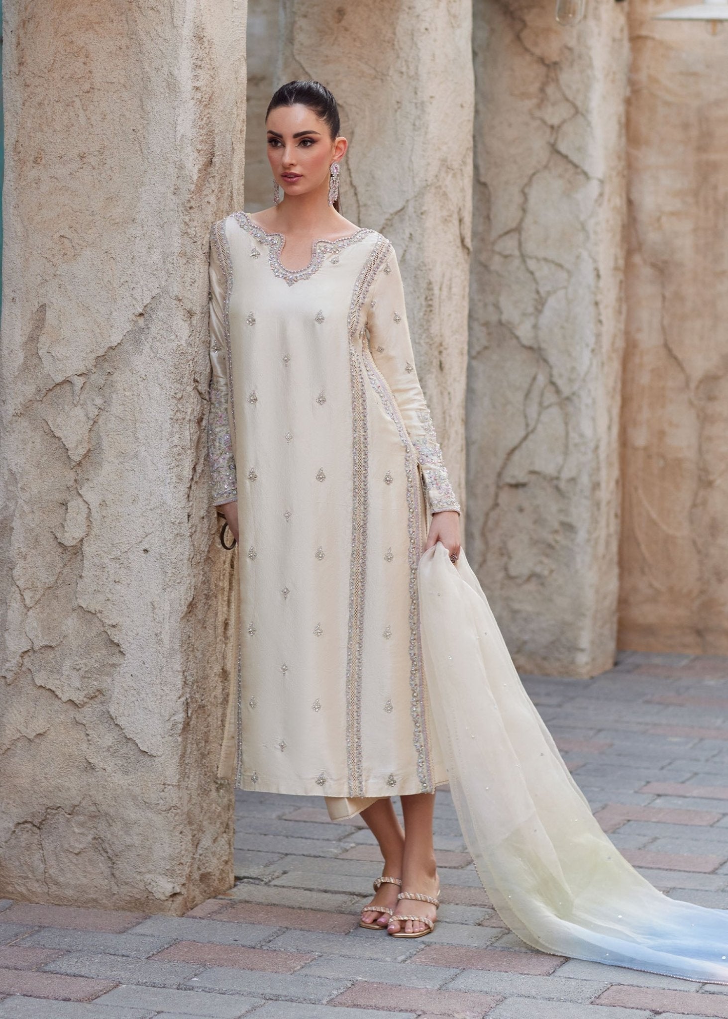 "Detailed view of the premium medium organza dupatta from the Kanwal Malik Reham collection, emphasizing the beautiful gradient dye effect on the pallu, delicate hand embellishments, and embroidered sprays."